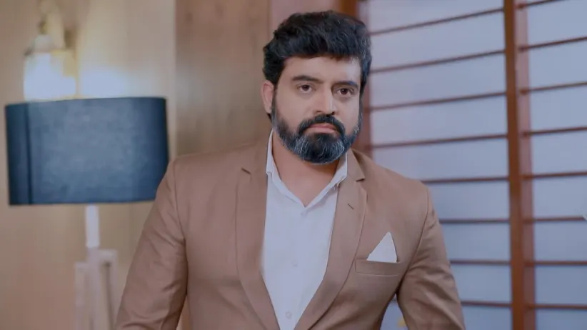 Aryavardhan rushes to help Anu - Jothe Jotheyali