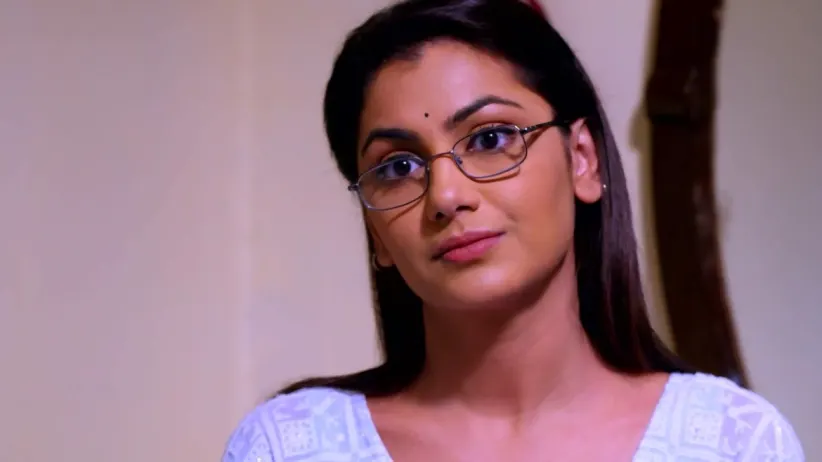 Prachi Hides the Events from Pragya - Iniya Iru Malargal