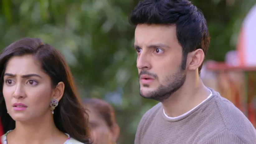 A disappointed Navya and Aditya - Hamariwali Good News