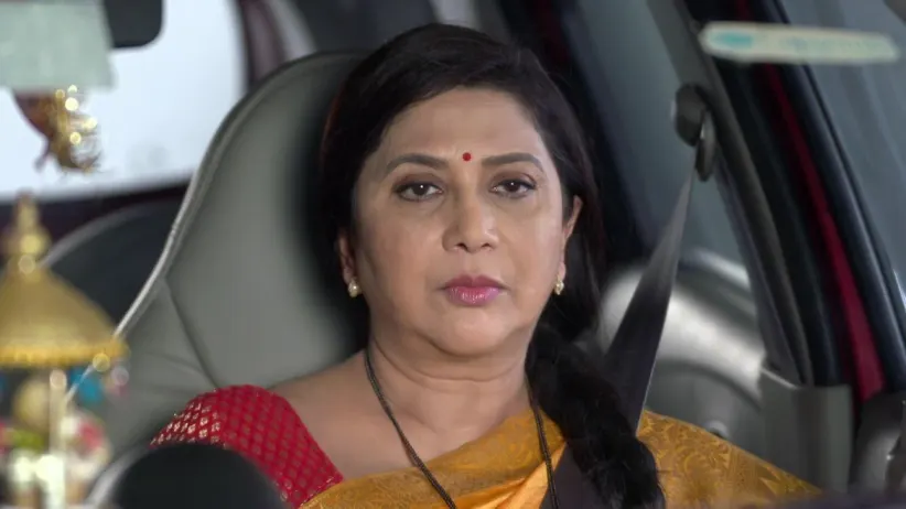 Soham sells peanuts in front of Shubhra