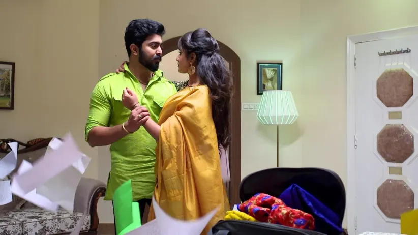 Akshara kisses Aravind