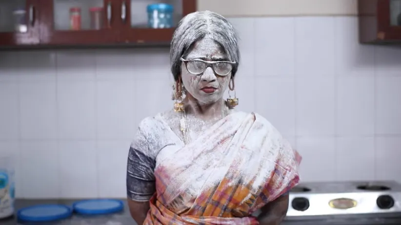 Mahesh expresses his wish to speak to Varsha - Sembaruthi