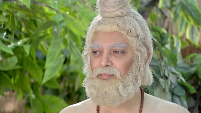 Gurudev worships the lord with 'rokto chandan' - Joy Baba Lokenath