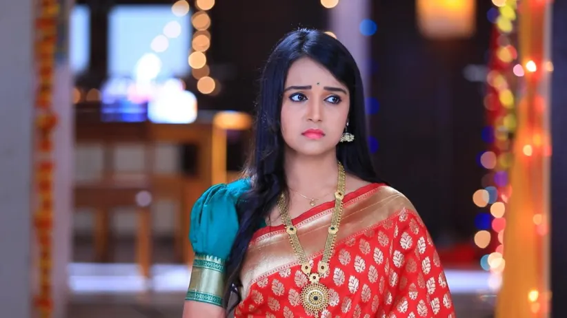 Sahitya accuses Amulya of stealing her bangles - Gattimela