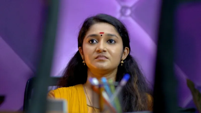 Sandra lashes out at Sreelakshmi - Neeyum Njanum