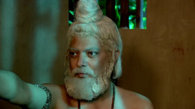 Lokenath gives Lokhai a mantra - Joy Baba Loknath