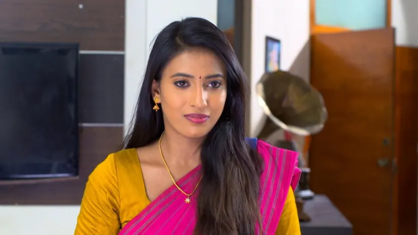 Vasundhara hides from Arjun - Gokulathil Seethai