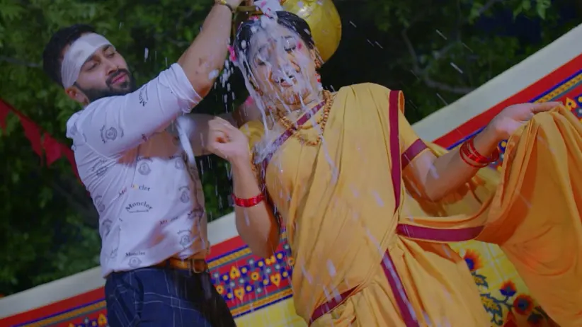 Vishal saves Trinayani from fire - Trinayani