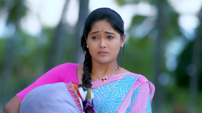Aditya and Paarvathi Dress as Commoners - Paaru