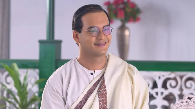 Subhash brings a charkha home - Netaji