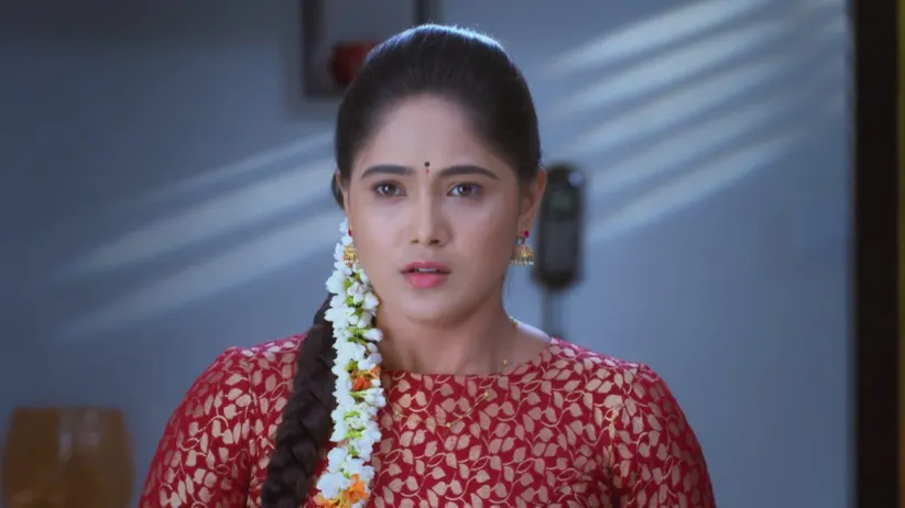 Aditya Urges Pritham to Confess to Akhila - Paaru