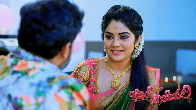 Anu and Aryavardhan celebrate Diwali together - Jothe Jotheyali