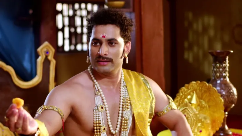 Kanchanmala confronts Maharaj Samar - Ghetla Vasa Taku Nako