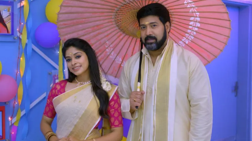 Anu and Surya Prakash dress up as Keralites - Neethane Enthan Ponvasantham