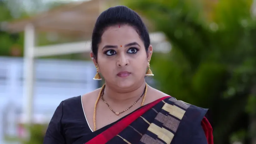 Manikyam scares Priya - Gundamma Katha