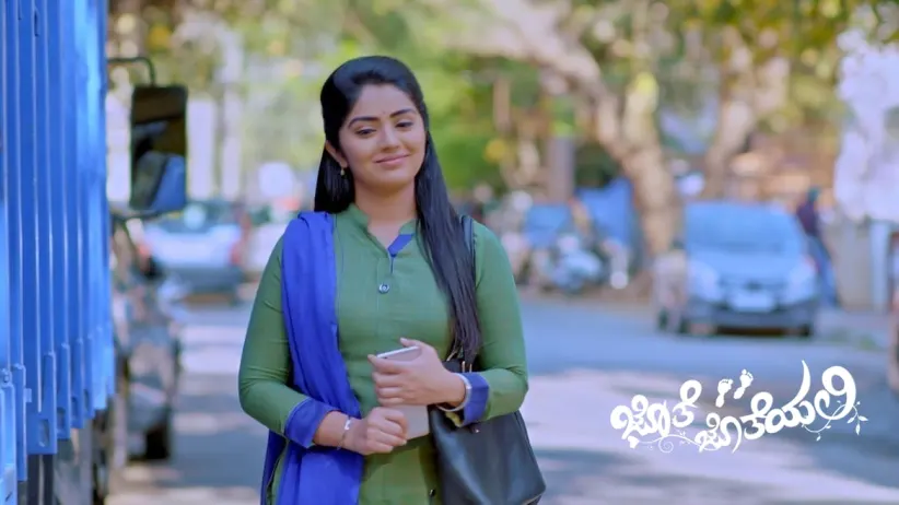 Arayavardhan as a pizza delivery person - Jothe Jotheyali