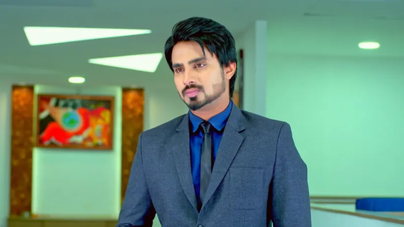 Sarika serves a spiked drink to Vikrant - Gattimela