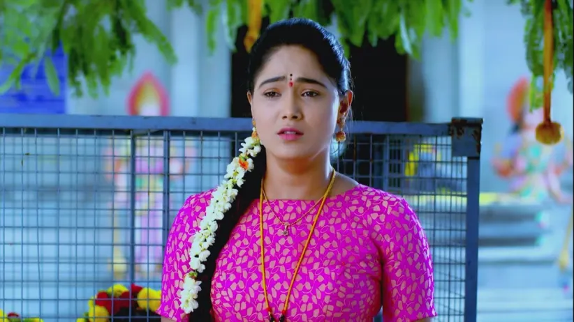 Aditya Gets Run over by a Car - Paaru