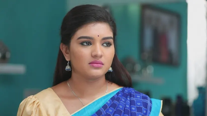 Adithya brings flowers for Parvathy - Sembaruthi