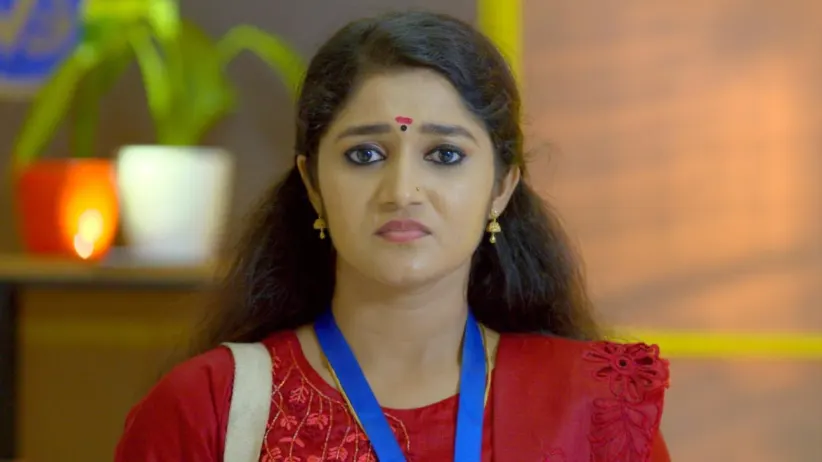 Ravi Varman reprimands his staff - Neeyum Njanum