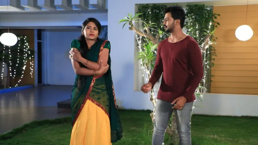 Urmila tells Kamini that she doesn't want Chandru