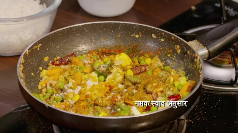 Actress Sonalika Prasad cooks 'Achari Khichdi' - Roj Hoyi Bhoj 4