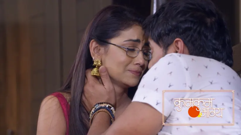 Abhi asks Pragya his other daughter's name - Kumkum Bhagya