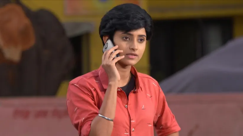 Sathya Calls Divya to Question Her - Sathya