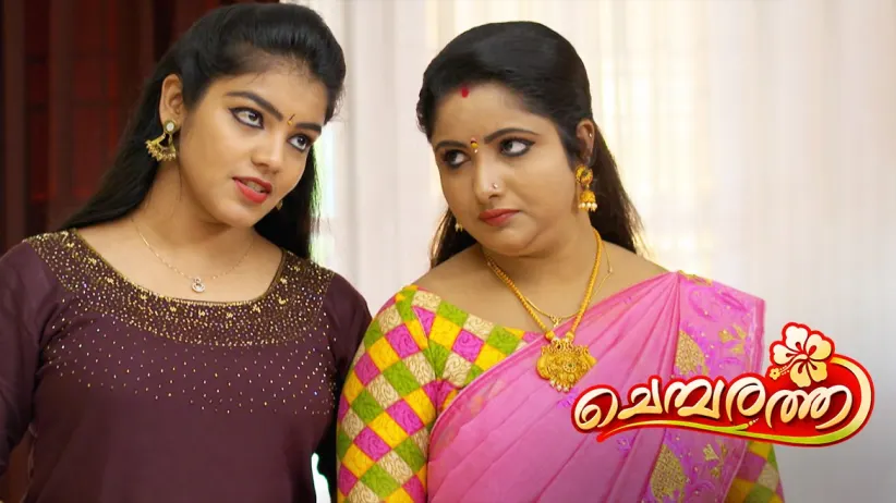 Akhila gives jewellery to Kalyani - Chembarathi