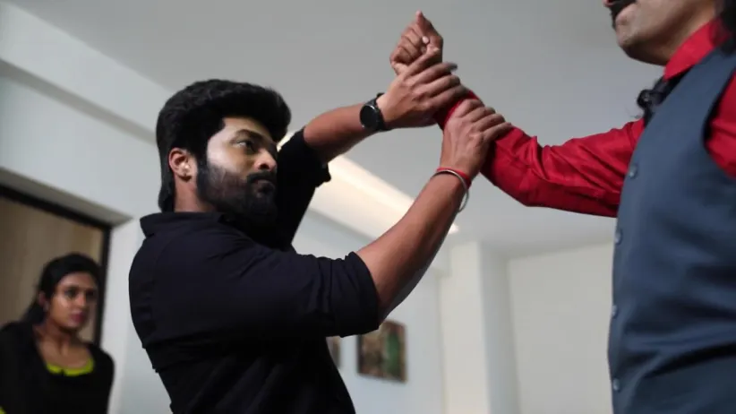 Adithya gets into trouble - Sembaruthi 
