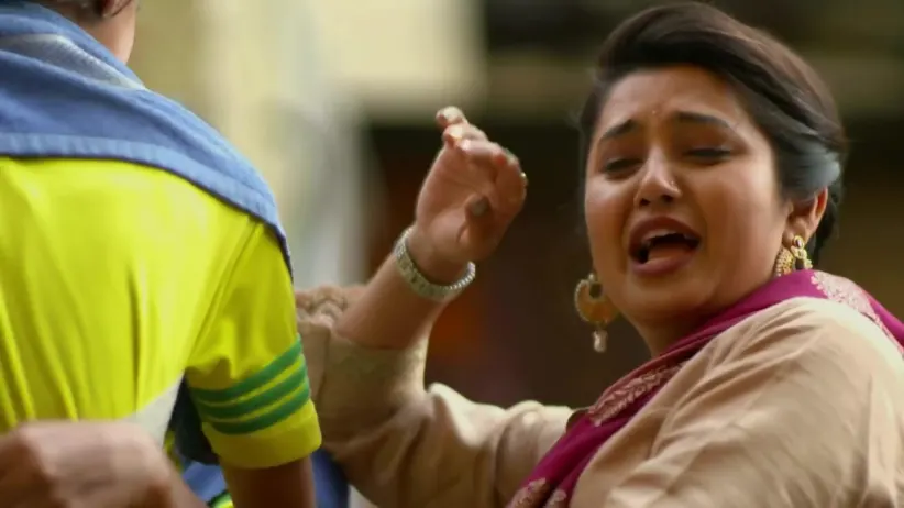 Prajakta explores Mumbai and its chawls - Mast Maharahstra