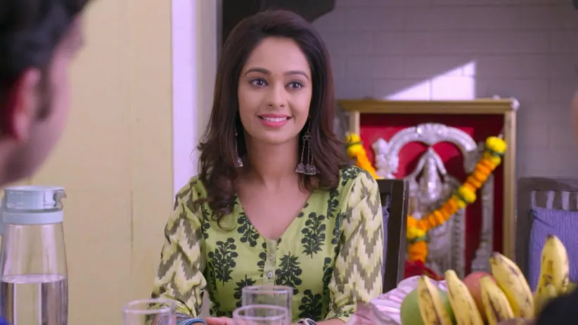 Trisha Gets Upset on Learning about Hrithik’s Feelings - Iniya Iru Malargal