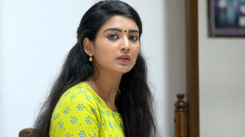 Pavitra blesses Unni - Karthika Deepam