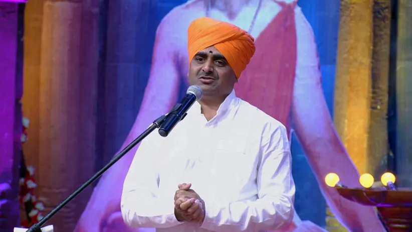 Prashant Maharaj's intelligent kirtan - Man Mandira