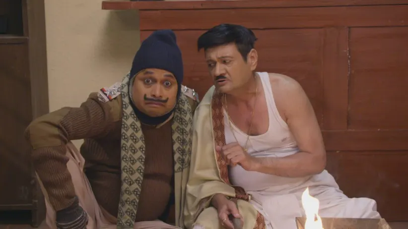 Happu consults Baba Tillakkad Nath - Happu Ki Ultan Paltan