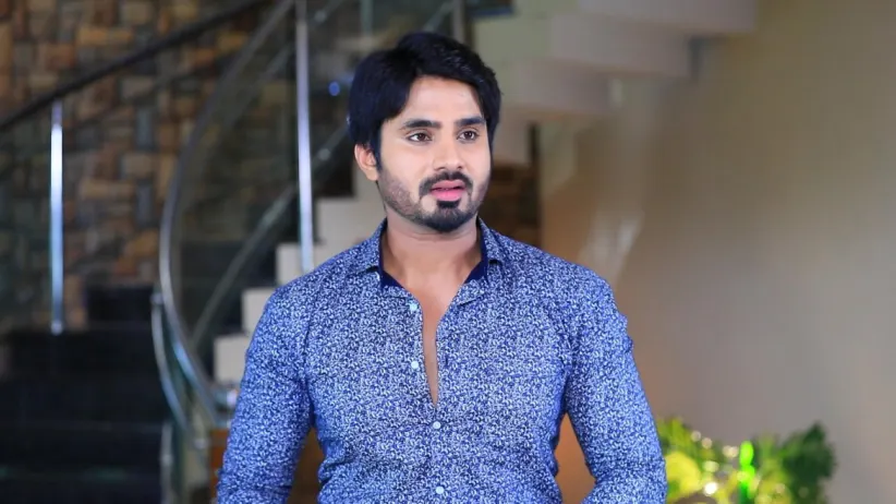 Vedanth kisses Amulya - Gattimela