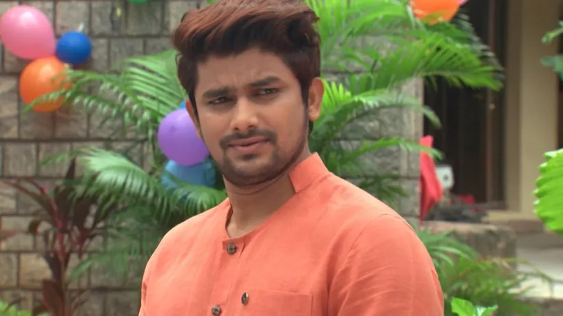 Jai welcomes Divya home - Kalyana Vaibhogam