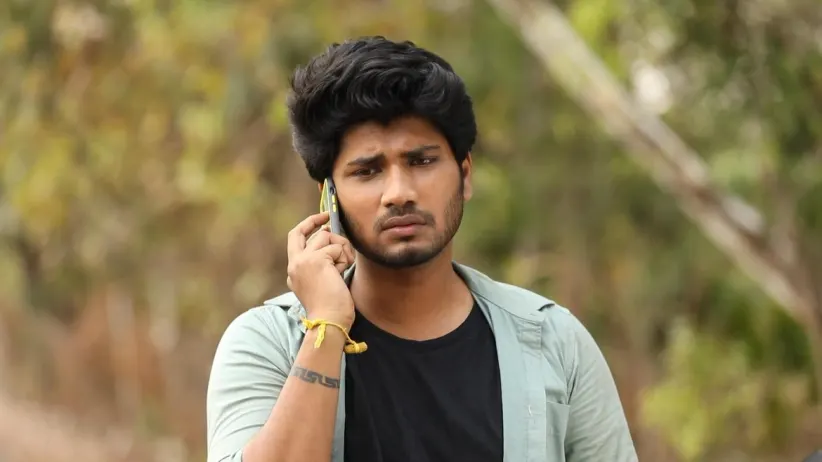 Kali finds out about Abhi - Rettai Roja