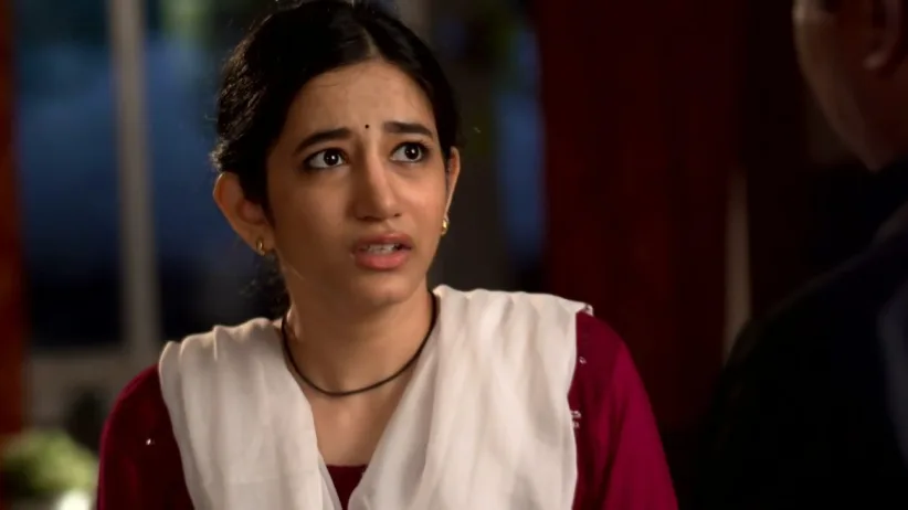 Wadkar suspects Shivani - Kaay Ghadla Tya Ratri?