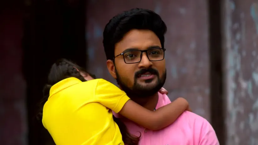 Ajit Kumar hides his belongings in Divya's house - Devmanus