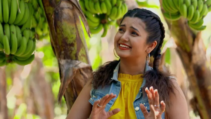 Prajakta enjoys a tour around Jalgaon - Mast Maharashtra