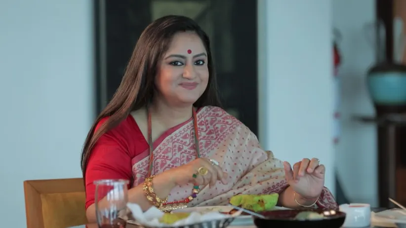 Lal Shak Diye Khashi'r Mangsho
