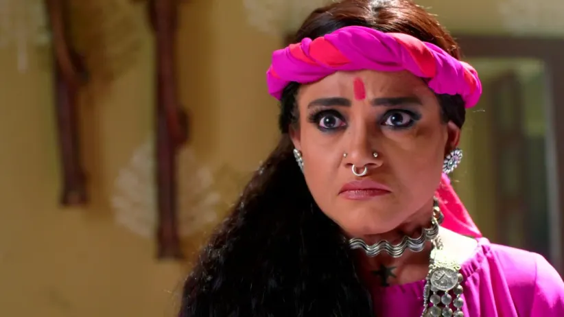 Kalindi in the clutches of Yug and Iravat - Brahmarakshas 2