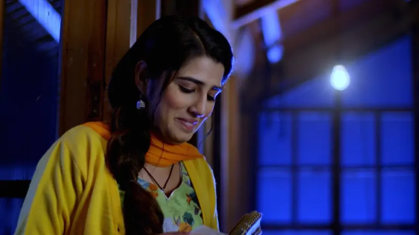 Aman gets a glimpse of Zarina - Tu Patang Main Dor