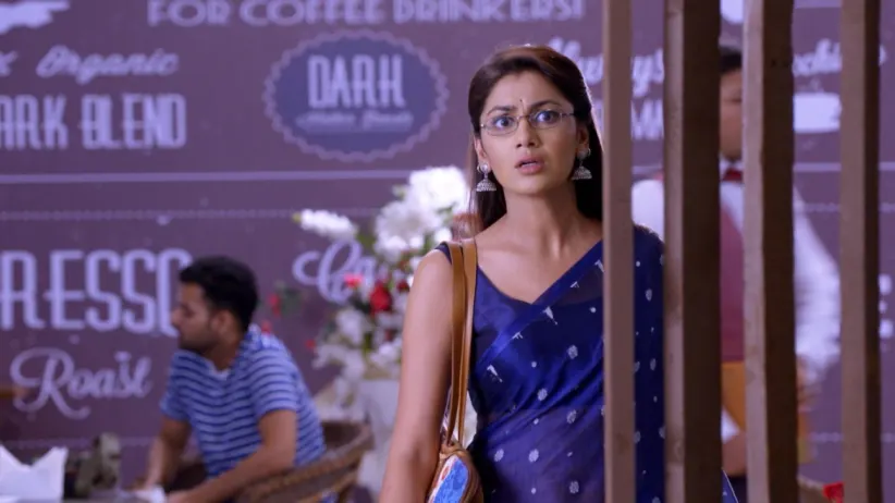 Abhi Slaps Rishi - Iniya Iru Malargal