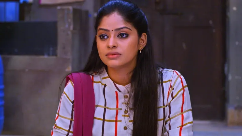 Manasi humiliates Chandra Prakash - Neethane Enthan Ponvasantham