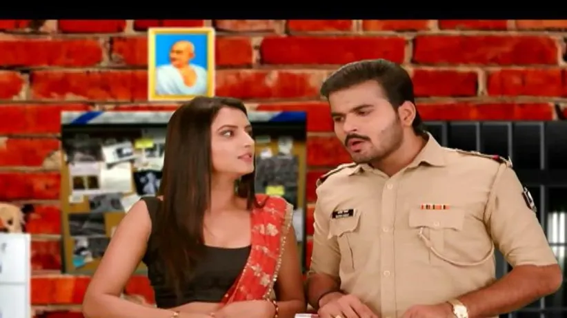 Arvind Akela strikes a deal with some thieves - Hasee Ke Rail Chhoot Na Jaaye
