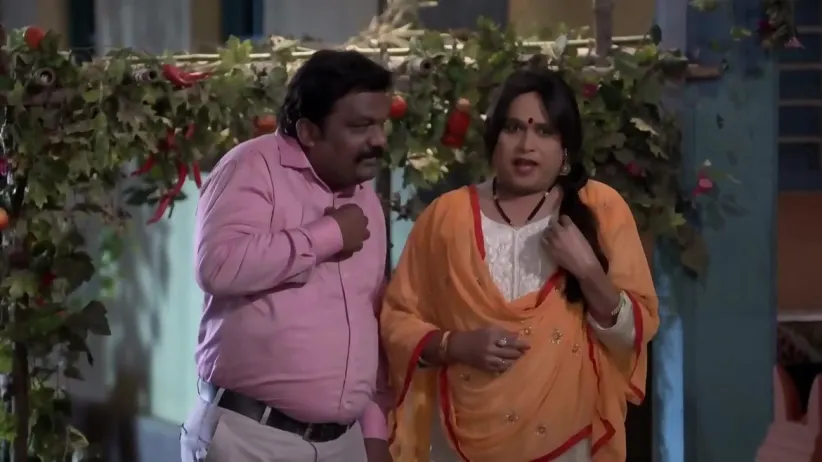 Dubey arrives to flirt with Rajesh