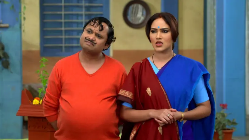 Amma and Rajesh begin their campaign - Happu Ki Ultan Paltan