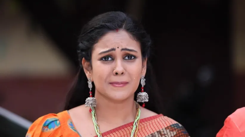 Abhirami waits for Sanjeev - Rettai Roja